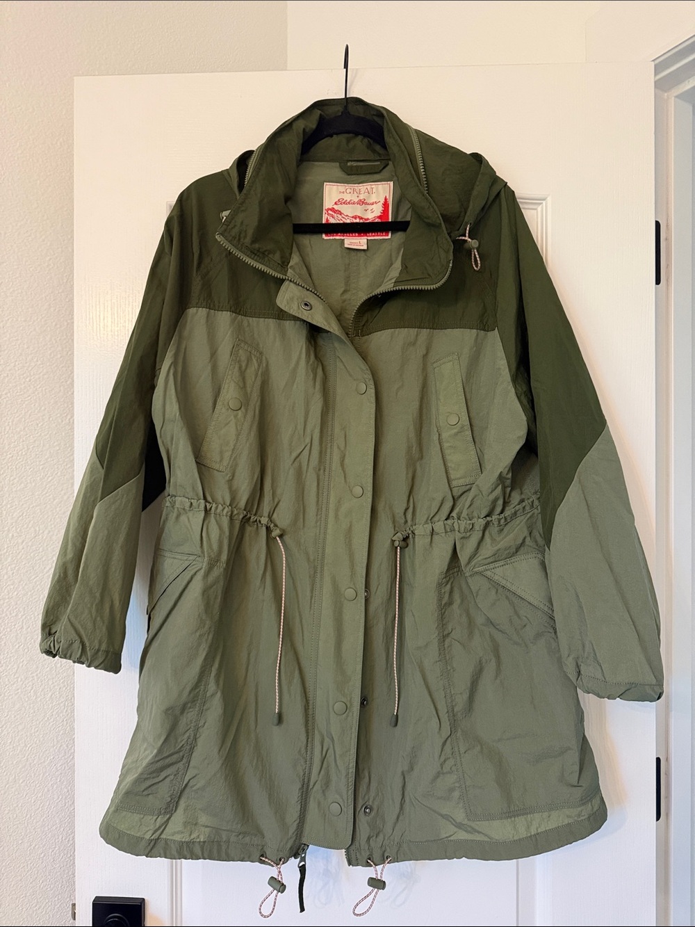 THE GREAT x Eddie Bauer Two-Tone Olive Utility Anorak Jacket
